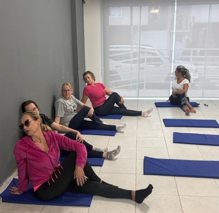 BCPrevi promove aula de yoga para aposentados e pensionistas